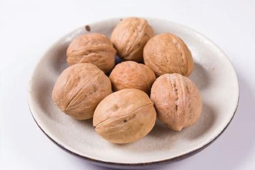 益智果|核桃有两面性，正确使用是养生佳品，错误使用或会诱发血管疾病
