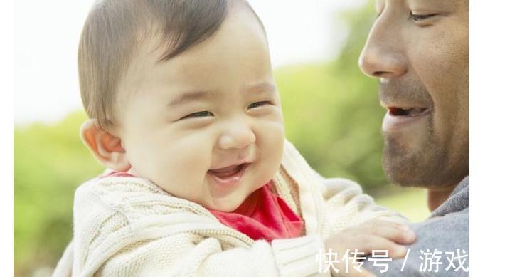 母乳|宝宝满一周岁后,家长的喂养方式需调整,家长谨记3少2坚持