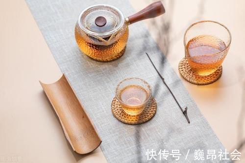 泡茶时要不要先洗茶?什么茶不用洗?洗茶真能洗掉脏东西吗?