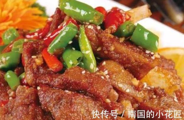 饮食习惯|夏天，肉质嫩滑香辣可口，软烂香浓又不膻，吃一口让人忘不了