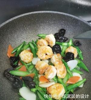 家常健康菜谱,芦笋炒虾仁山药木耳,荤素都有,营养美味,特下饭