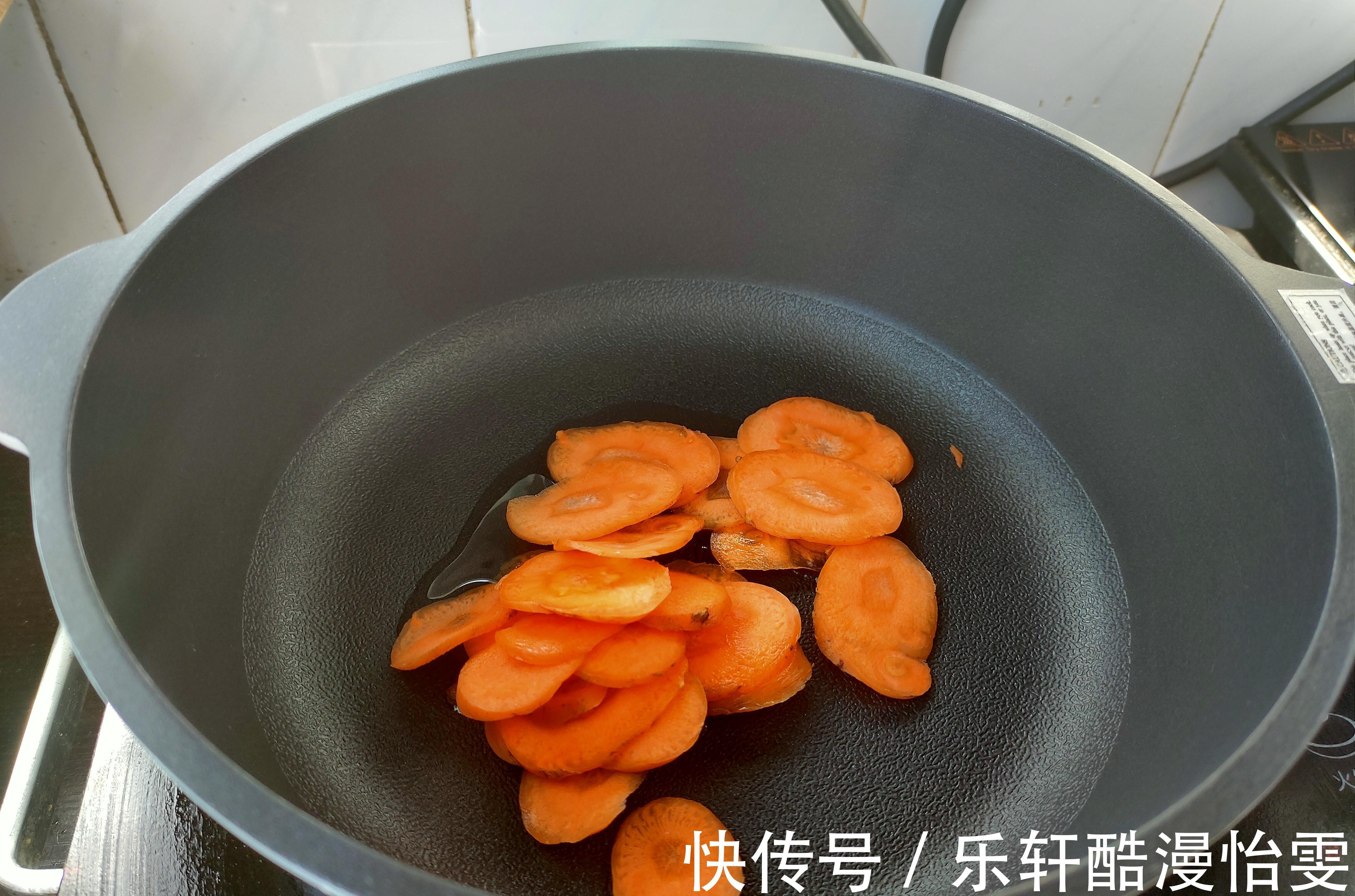 家庭版的菠萝咕咾肉,酸甜可口,下饭解馋,吃着太过瘾了