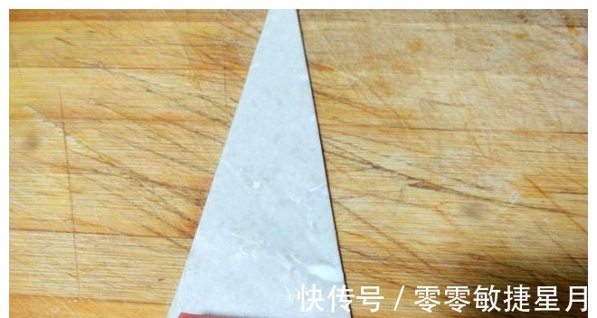 烤箱|不用揉面、不需要发酵,切一切卷一卷,做出金黄酥脆小零食!