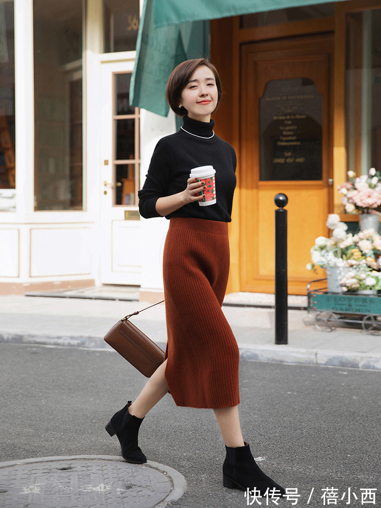 小姐姐|秋天建议30+女性多穿“黑色针织衫”,搭配半身裙,优雅到骨子里