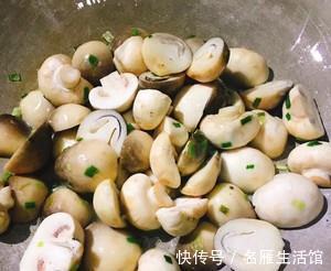 比肉好吃的素菜菜谱，蚝油双菇，做法简单，美味营养，特下饭