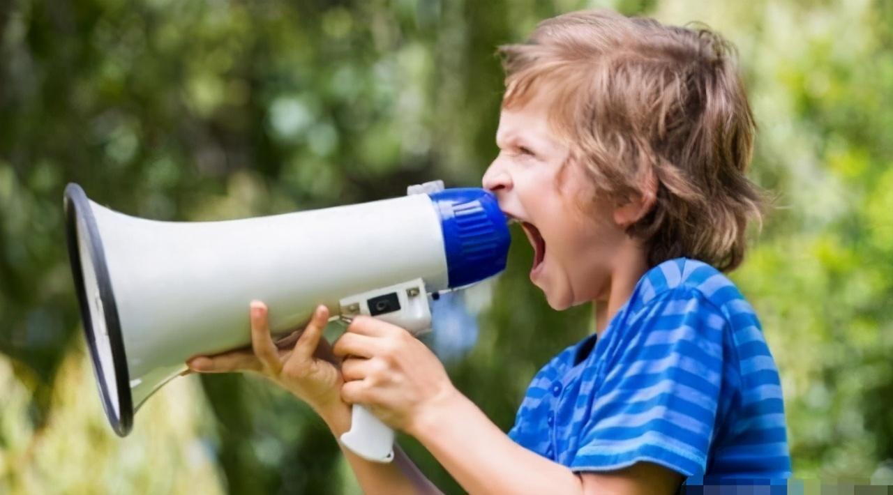 家长|李玫瑾教授:孩子开始顶嘴时,家长说这3句话,能让孩子受益终生