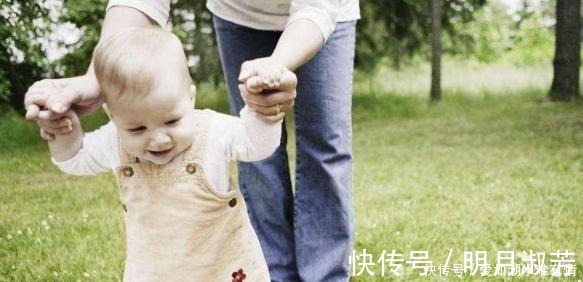 家长|宝宝发育是否达标一岁内宝宝大运动发育表来了,家长快来对照下