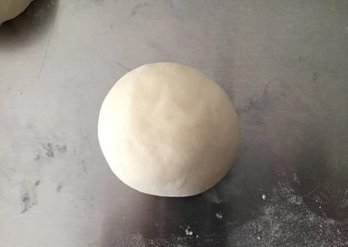 早餐喜欢吃的奶黄包,光滑松软,奶香浓郁,一次发酵省时间