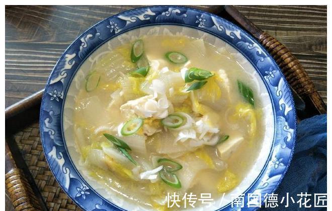 豆腐|白菜炖豆腐，万不可把豆腐和白菜的顺序放错，否则味道不香汤不白