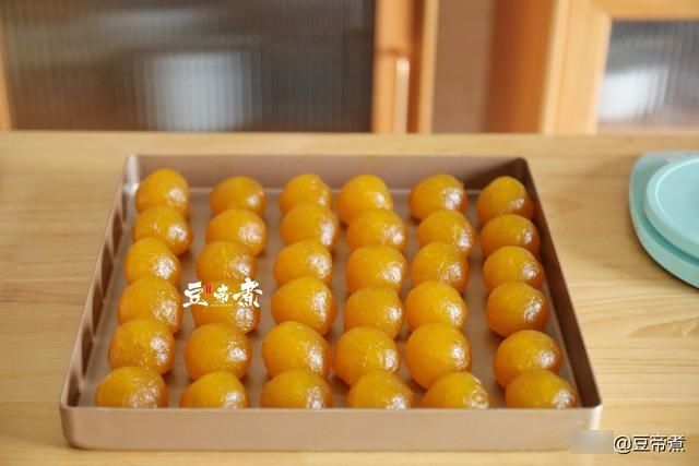 抹茶|中秋节给亲戚朋友做的小清新月饼，造型好看味道清香怎么吃也不腻