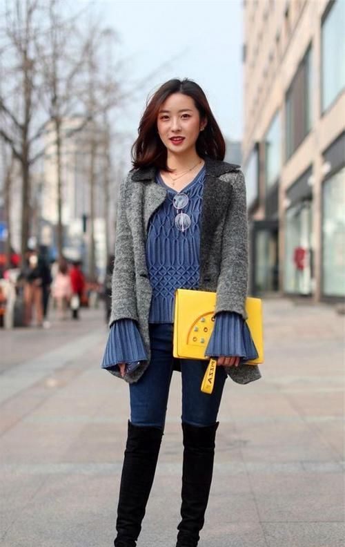 非常显身材的连衣裙,勾勒出小蛮腰,时尚感满满的