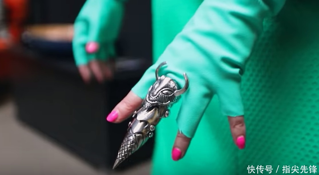 100块把土鳖宅男变鲜肉超模,英国俩沙雕小哥把时尚圈玩坏了