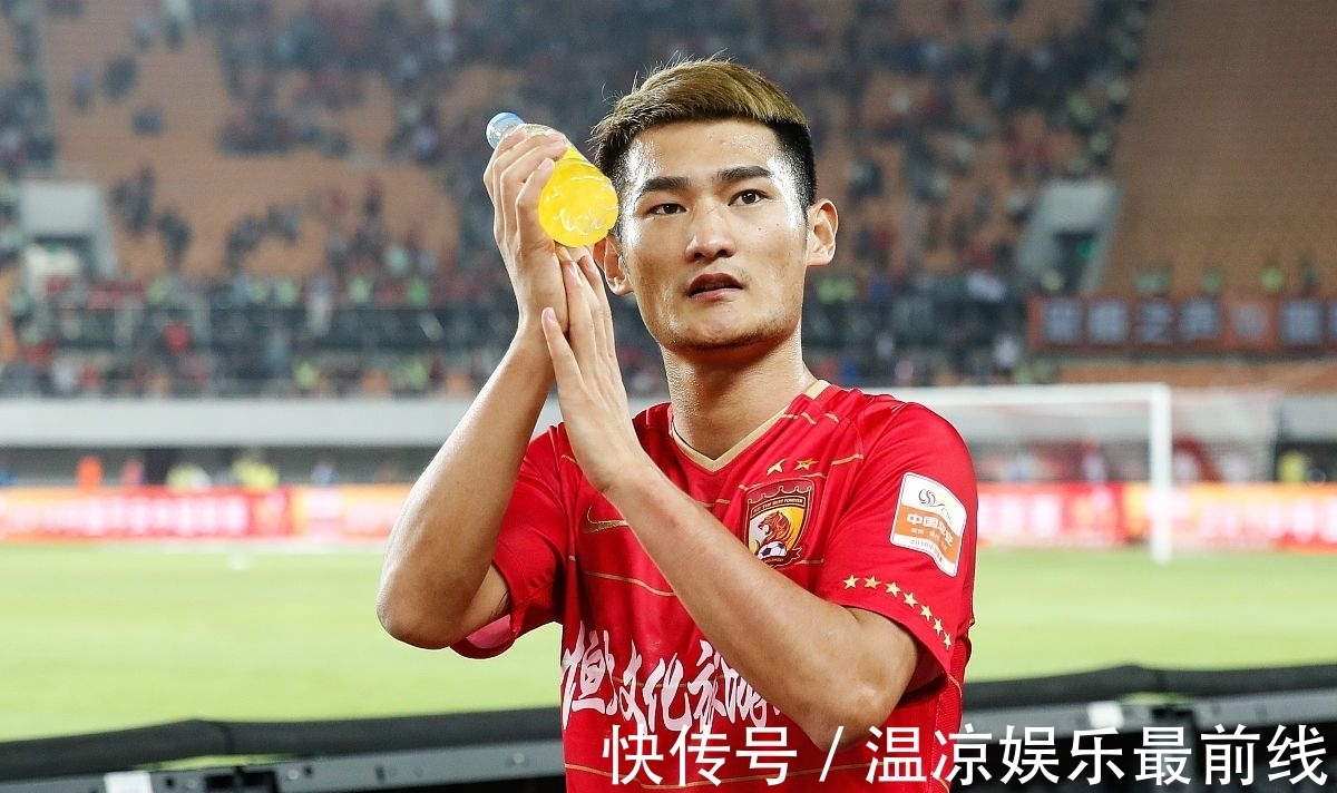 训练|释放信号!广州队公开训练何超单膝跪地,4亿调节费成为救命稻草