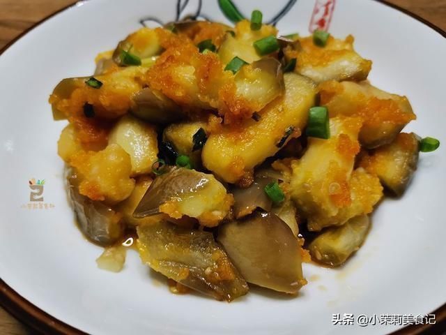  蒸茄子时，万万不可直接蒸，多加一步，茄子雪白不黑，鲜嫩有食欲