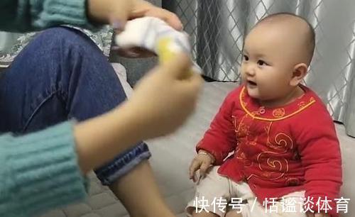 萌娃|“占便宜小姨”抢娃的袜子穿火了,娃:完了,初吻没了