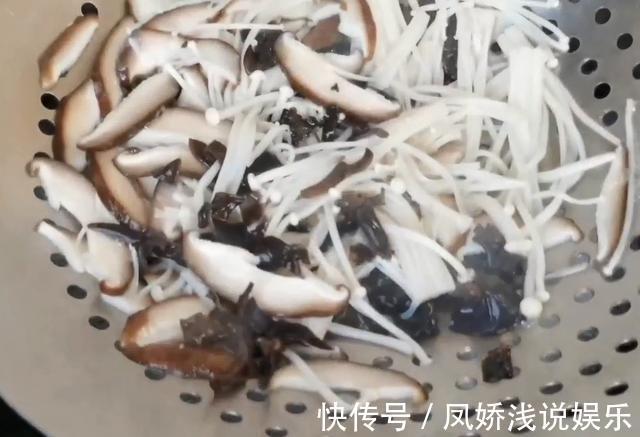 胡椒粉|冬天喝一碗这样的酸辣汤，酸辣鲜香，暖心又暖胃，做法简单家常