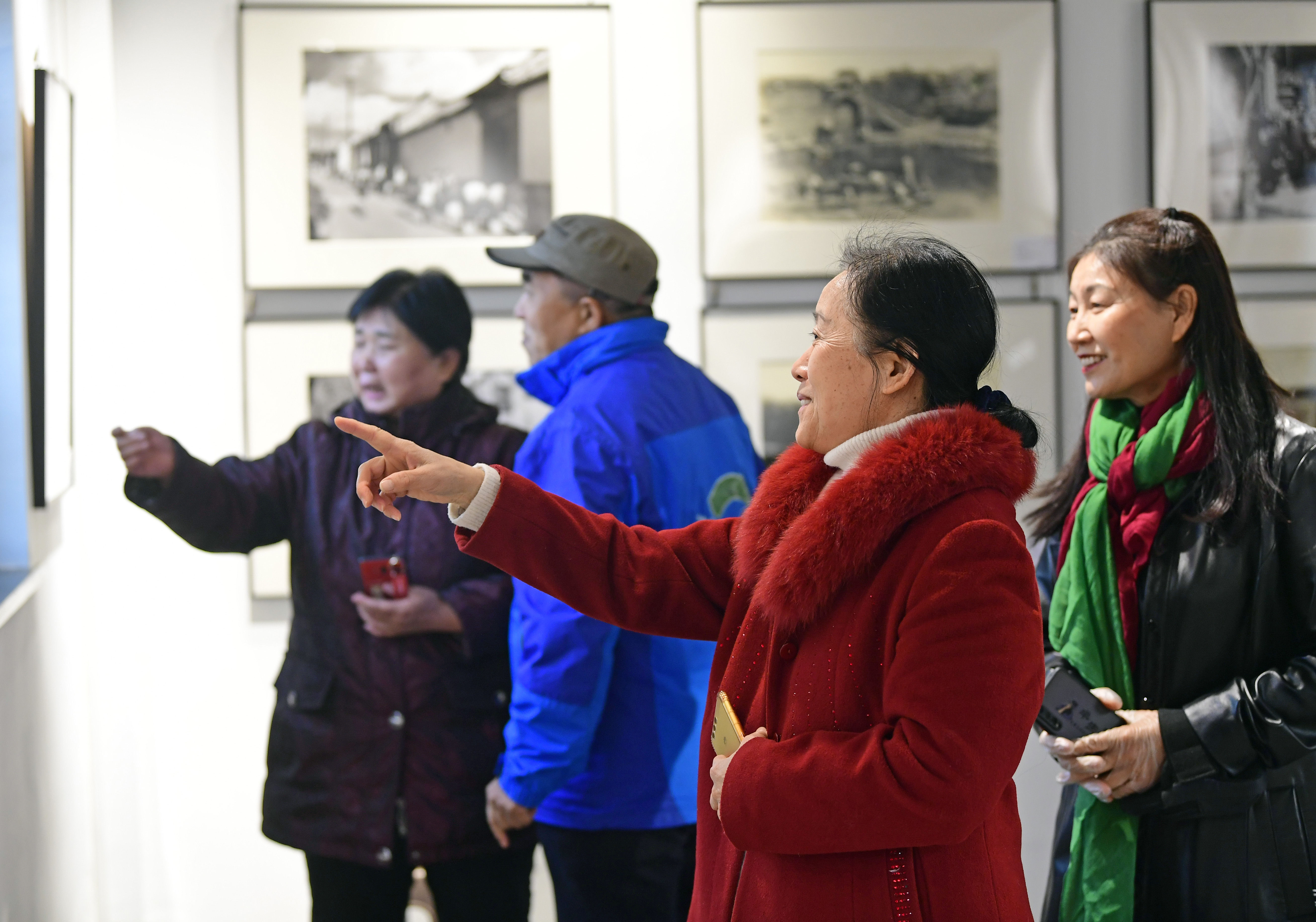  典藏|济南记忆影像保护工程典藏作品展走进百花洲受热捧 回到了小时候儿 找到了童年味儿