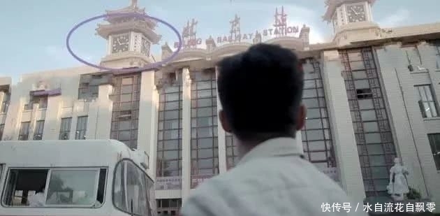 |搞笑又尴尬的穿帮，看一次笑一次，网友：导演真是奇葩