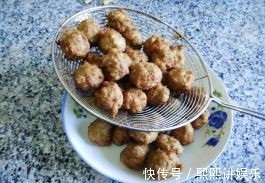 可口|50年大厨:不管炸什么丸子,多加这1“步”,丸子保证香脆可口