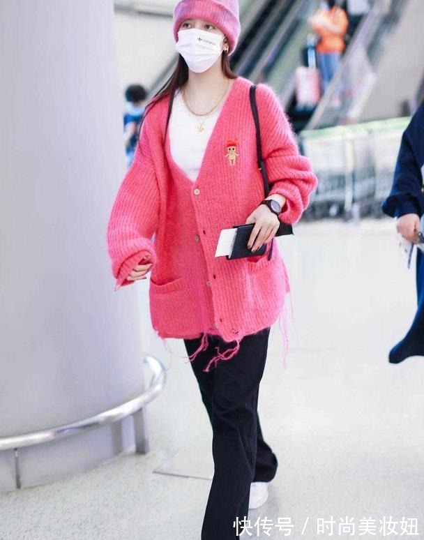 衬衫 阿Sa眼光果然很好,拼色毛衣叠穿衬衫减龄洋气,少女气质不减