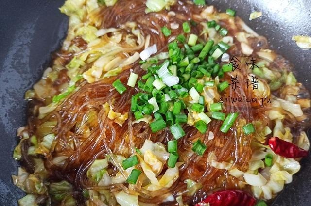 包菜炒粉条,很多人第一步就错了,大厨教你一招,营养下饭不起坨