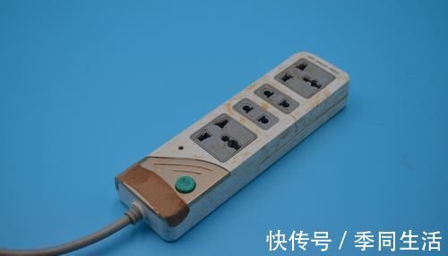 缝隙|不管插线板有多脏，教你一招，不用一滴水，插线板跟新的一样干净