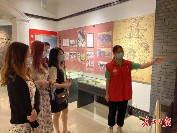 曾佩佩|提供义务讲解、进行文明引导，武汉文旅志愿者助力红色旅游