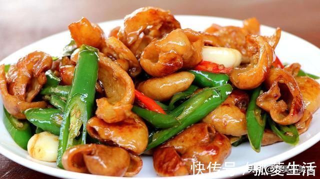 炒肥肠时，直接下锅炒不好，牢记这6个步骤，肥肠又香又脆没异味