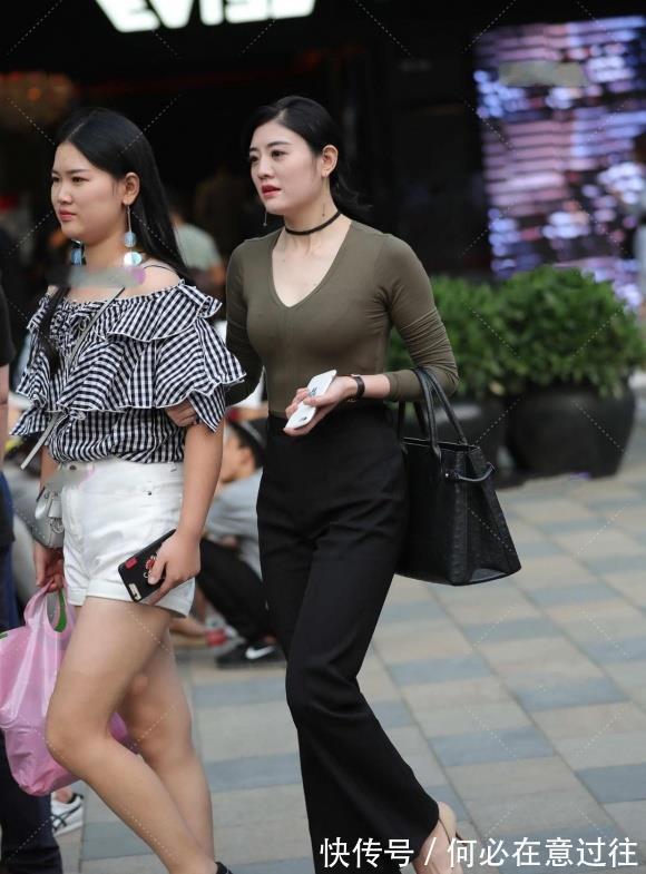 墨绿色|女生会穿搭就是美,墨绿色打底衫配直筒裤,清新恬静有魅力