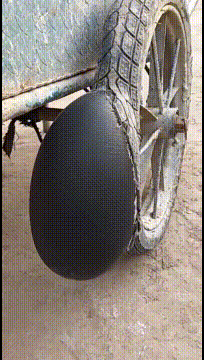 |搞笑GIF:走路不要玩手机 否则后果很严重