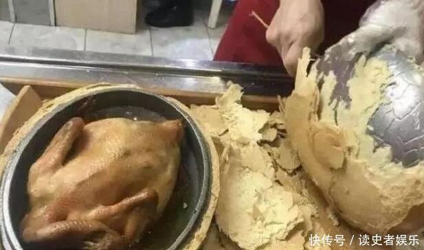 服务员|点了一份网红鸡,餐馆服务员切出个“大铁蛋”,想退都退不掉