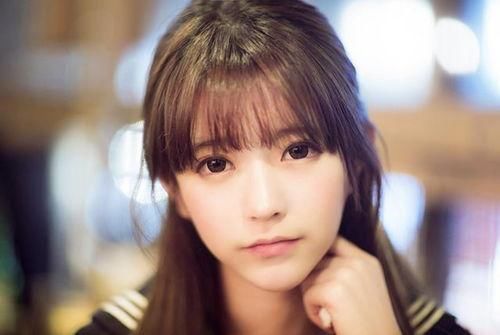 女孩脸上有这5种“美人线”，小时候再丑也不怕，女大定会十八变