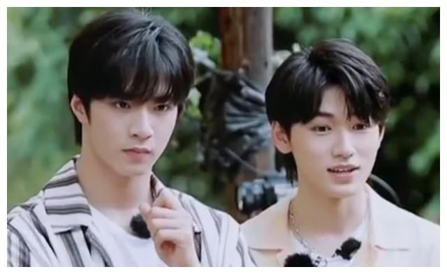 秘密花园|宋亚轩接连两次报错节目名称，被刘耀文当场嫌弃，导演都差点翻脸