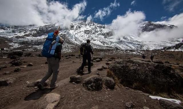 登山|世界上最贪心的山峰，登山要缴费20万元，游客却络绎不绝 ！