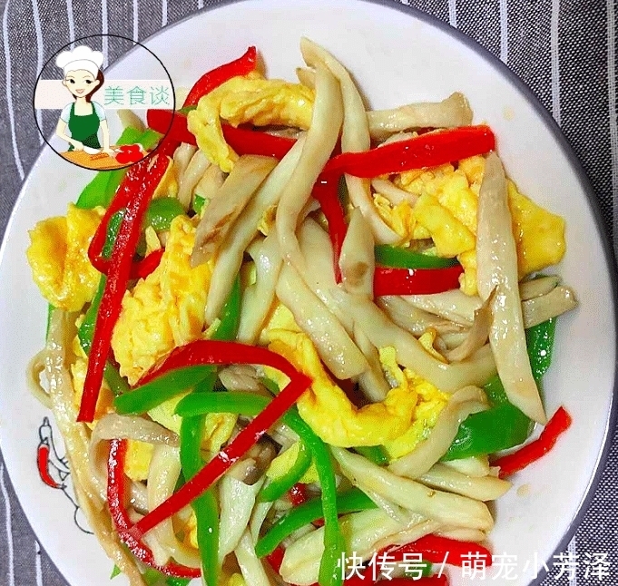 老少皆宜|这三样食材一起炒，不放肉也很鲜，难怪儿子爱吃，做法简单还营养