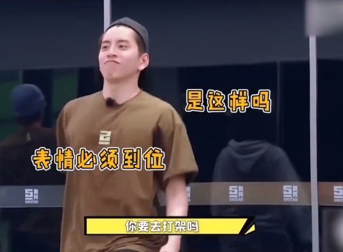 王大陆学Lisa跳舞,“荷尔蒙”爆棚,连旁边黄明昊都一脸痴迷