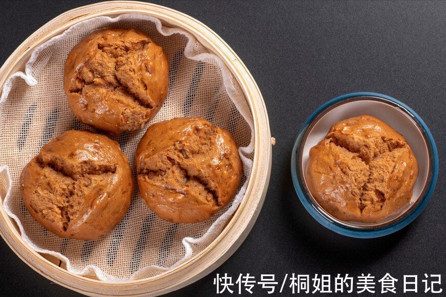 做红糖开花馒头,记住2个要点,保证个个开花,暄软蓬松又香甜