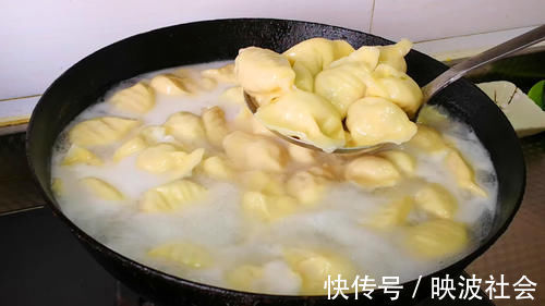 入秋后，猪肉牛肉靠边站，此肉最鲜美，才6块一斤，包饺子特香