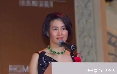 翡翠|何超琼翡翠项链,一条项链价值一栋房,无论哪种衣服风格都能驾驭