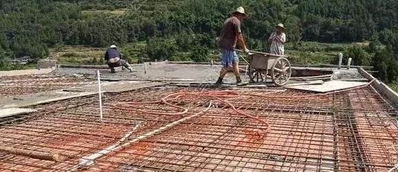 别墅|农村小伙竟花34万在人烟稀少的地方建别墅，为了啥？