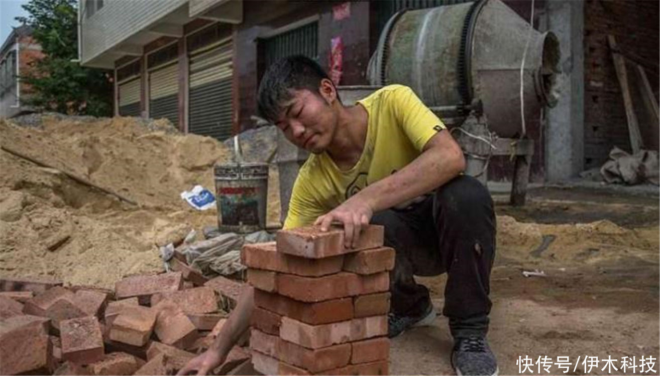 儿子|15岁儿子不愿读书,爸爸的做法太“硬核”:不读书就去工地搬砖吧