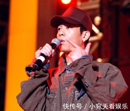 话筒|假唱翻车的8个歌手,一个比一个离谱,有人拿反麦克风唱完整首歌