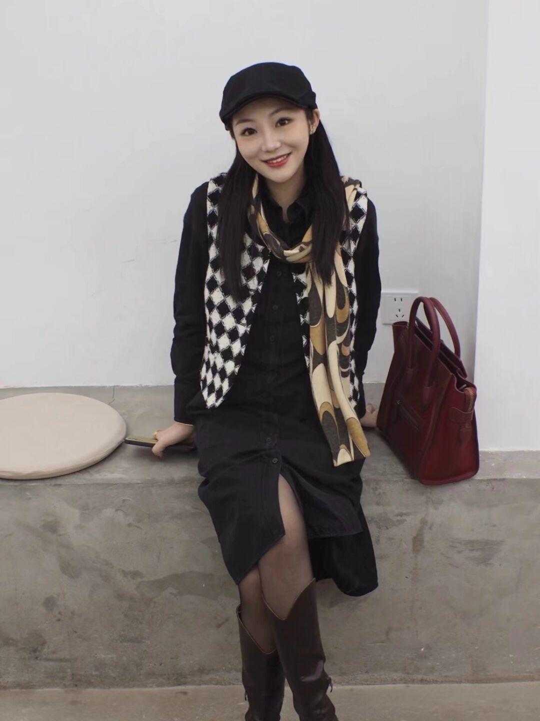 上身|还在为选下装而发愁吗?别愁了!用裙装配黑丝,上身效果美翻了