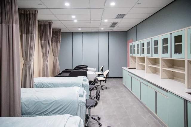 手术 “专门针对男性的医美机构,需求量比我们想象还要大”