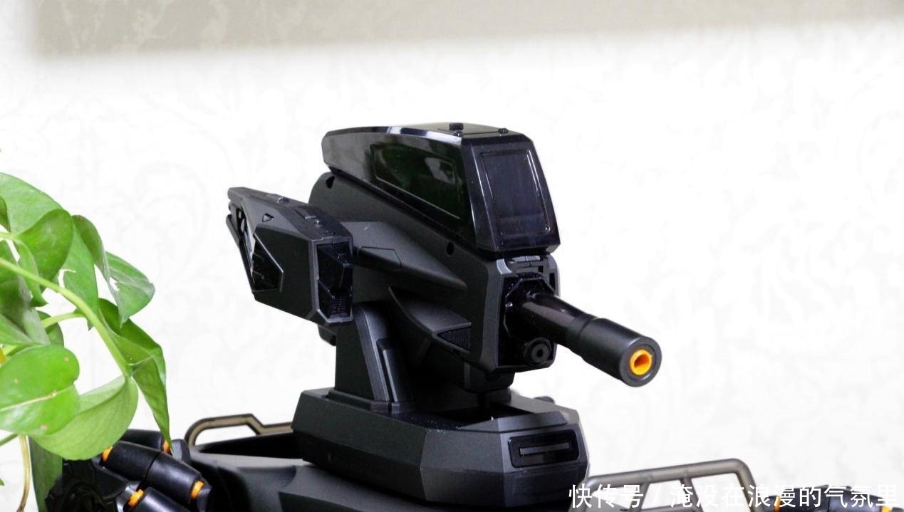 电池|全向轮轻松操控,动作智能编程:百思童智能遥控机甲评测