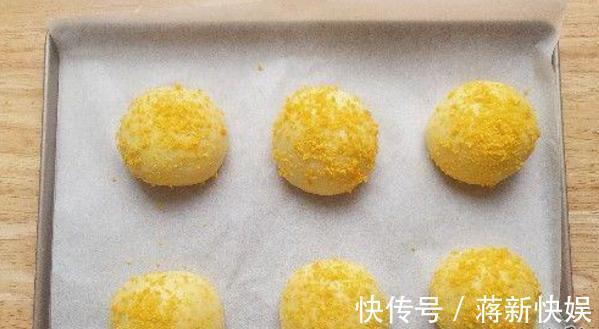 小面包不要到外面买啦!8个步骤教会你怎么做,完全不输给外面