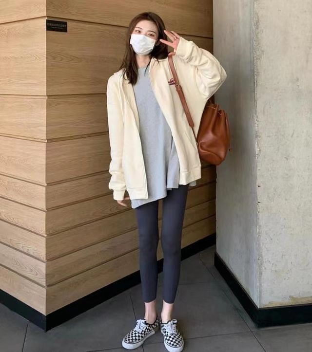 黄黑皮女生穿衣“颜色”很重要,学会这些搭配技巧,显白显气质