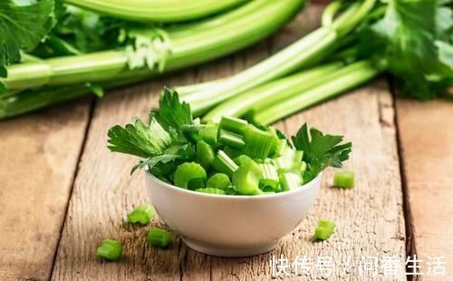 芹菜叶|人们为什么都会把芹菜叶摘掉？真的不能吃吗？原因有4个
