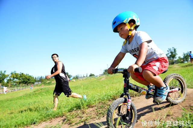 信号|入秋后孩子进入“猛长季”,会有4个信号,可以让娃再长高几厘米
