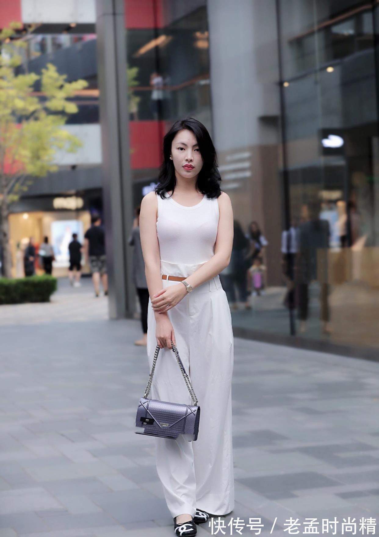 上衣|时尚穿搭:白色无袖上衣,搭配白色阔腿裤,尽显高贵优雅